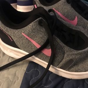 Nike shoes size 9 1/2